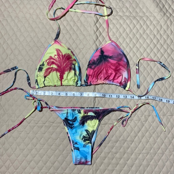 Tropical String Bikini. Top & Bottoms. NWOT. Large. Has Hygiene Liner and Pads. - Picture 3 of 9